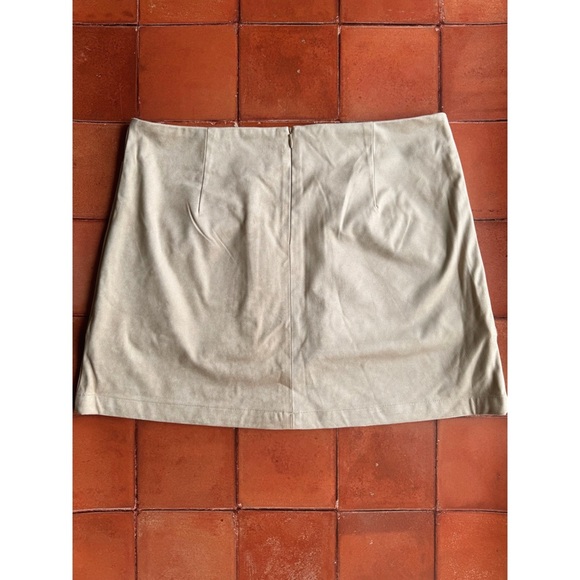 Sz 12 Steve Madden Cardona Microsuede Mini Utility Skirt In Oatmeal NWT - Picture 2 of 5